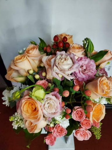 Florist «Bundle Of Roses», reviews and photos, 763 Elden St, Herndon, VA 20170, USA