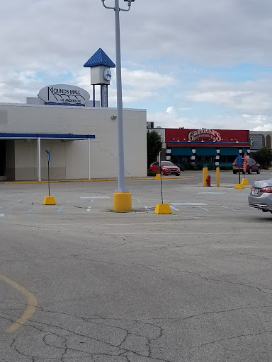Shopping Mall «Mounds Mall», reviews and photos, 2109 S Scatterfield Rd, Anderson, IN 46016, USA