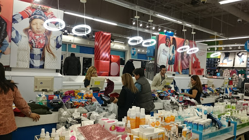 Clothing Store «Old Navy», reviews and photos, 3470 W Century Blvd, Inglewood, CA 90303, USA