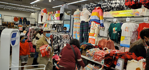Clothing Store «Old Navy», reviews and photos, 19401 Alderwood Mall Pkwy, Lynnwood, WA 98036, USA