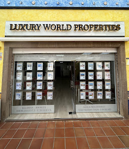 Luxury World Properties P.º Teneguia, C.C. Arcade, Local 10A, 38660 Playa de la Américas, Santa Cruz de Tenerife, España