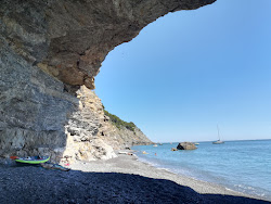 Foto von Spiaggia della Zezziggiola wilde gegend