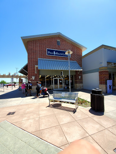 Sportswear Store «Columbia Sportswear Outlet Store at Houston Premium Outlets», reviews and photos, 29300 Hempstead Rd, Cypress, TX 77433, USA