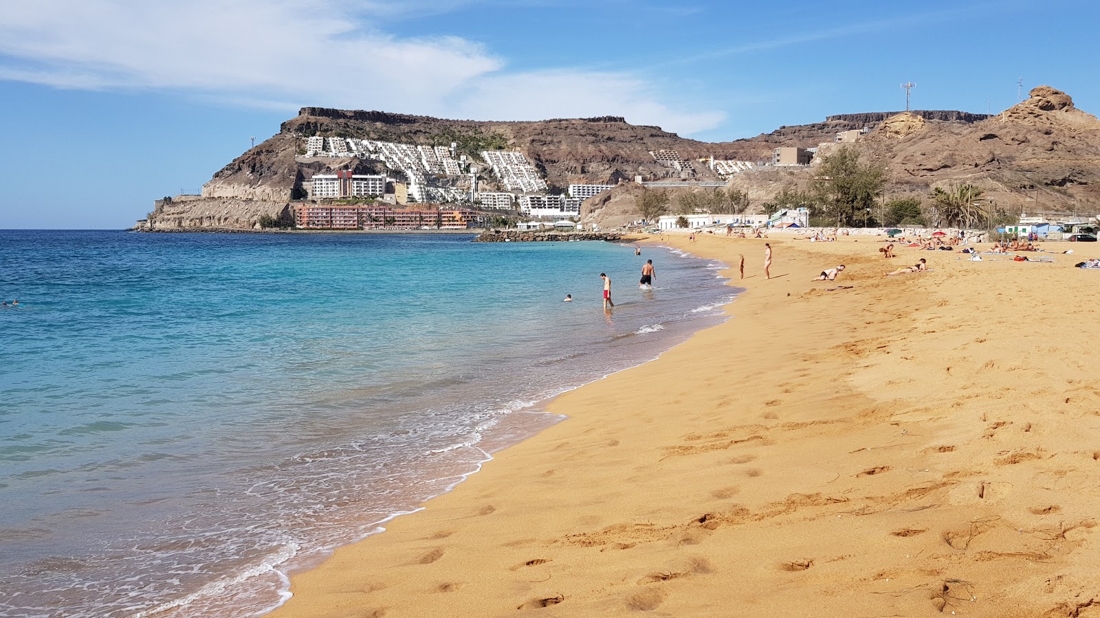 Photo de Playa de Tauro avec l'eau cristalline de surface