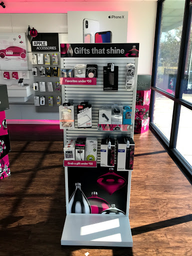 Cell Phone Store «T-Mobile», reviews and photos, 1757 E Hebron Pkwy, Carrollton, TX 75010, USA