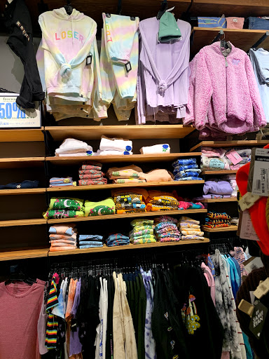 Clothing Store «Zumiez», reviews and photos, 5000 Shelbyville Rd #1605, Louisville, KY 40207, USA
