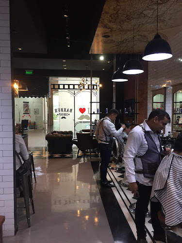 Opiniones de The Cave Barber Shop en Quito - Barbería