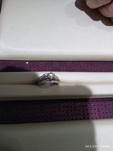 Jewelry Store «Helzberg Diamonds», reviews and photos, 358 Northtown Dr NE, Blaine, MN 55434, USA