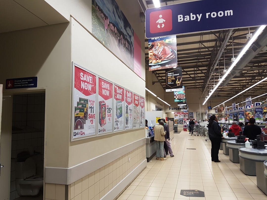 Pick n Pay Mayfield Square in the city Benoni