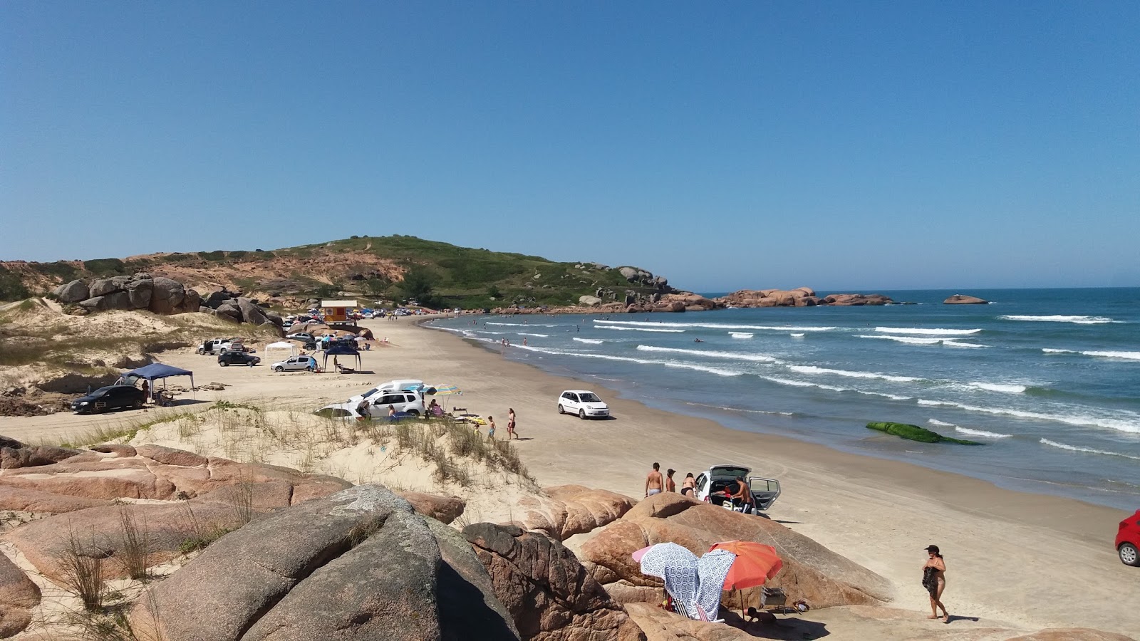 Zdjęcie Praia de Gi z powierzchnią beżowy piasek
