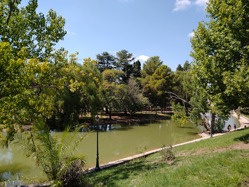 Lago Del Parque General San Martin