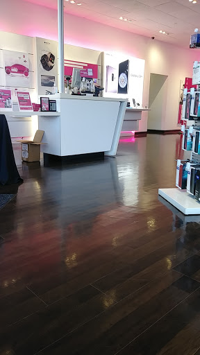Cell Phone Store «T-Mobile», reviews and photos, 237 S Research Pl, Central Islip, NY 11722, USA