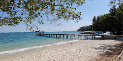 Luke Yon Bay Beach'in fotoğrafı ve yerleşim