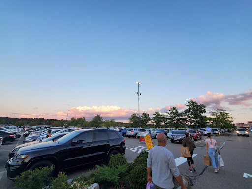 Shopping Mall «Wrentham Village Premium Outlets», reviews and photos, 1 Outlet Blvd, Wrentham, MA 02093, USA