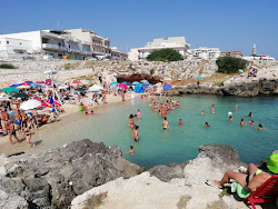 Cala Porto Rosso Beach'in fotoğrafı küçük koy ile birlikte