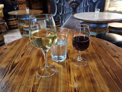Tábuas Porto Wine Tavern