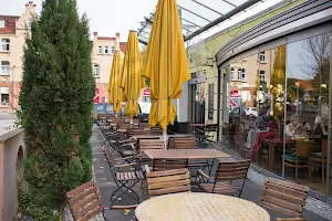 Backhaus Schwarz und Café image