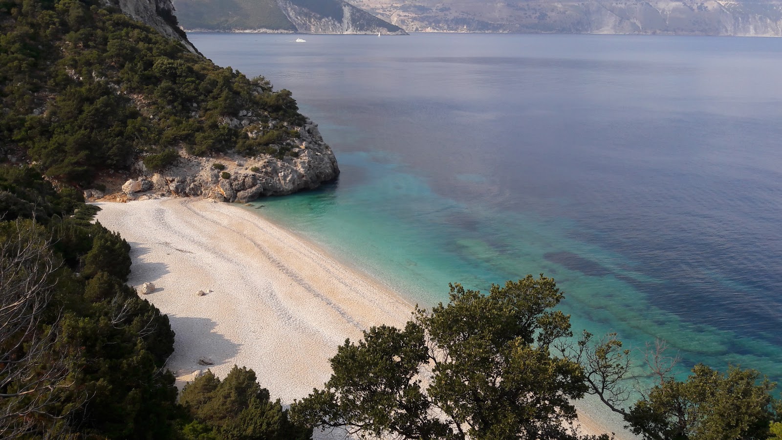 Photo of Amidi beach with very clean level of cleanliness