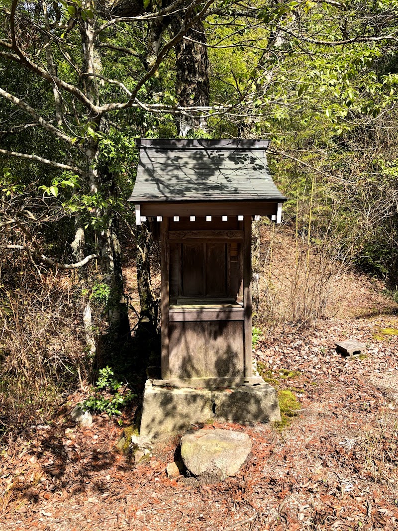 山の神社
