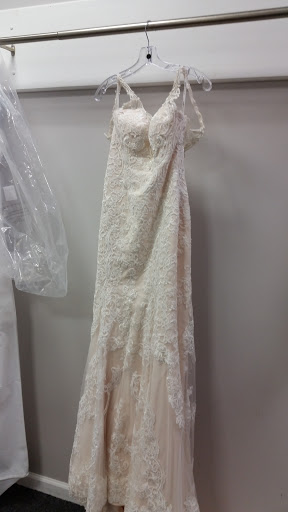 Bridal Shop «Bella Bianca Bridal», reviews and photos, 17W527 E Roosevelt Rd, Oakbrook Terrace, IL 60181, USA