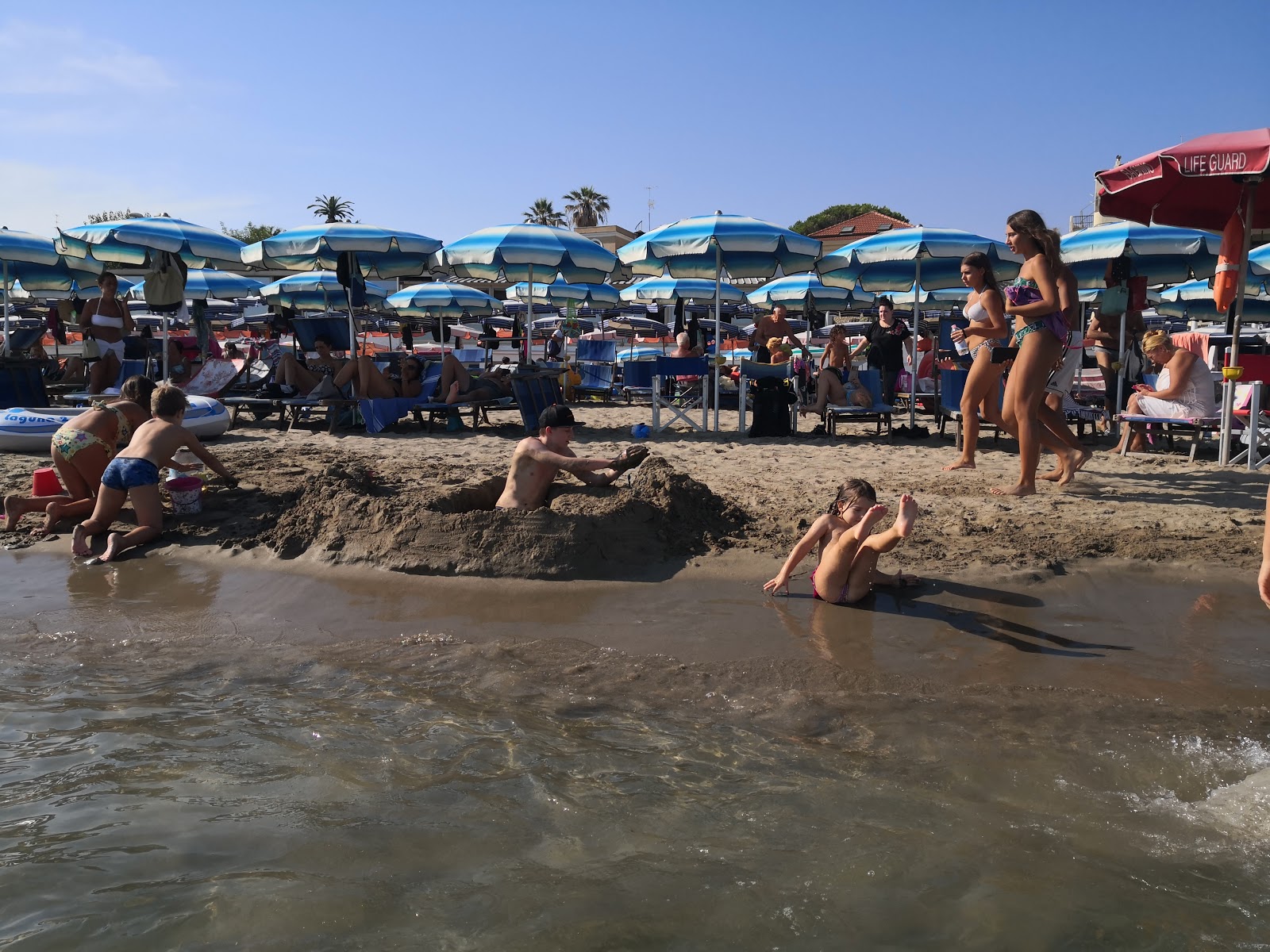 Santa Marinella beach'in fotoğrafı ve yerleşim