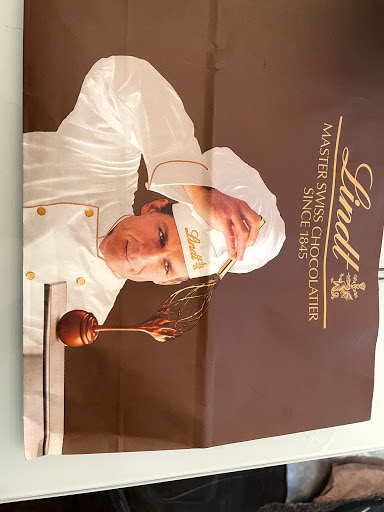 Chocolate Shop «Lindt», reviews and photos, 1 Premium Outlet Blvd #573, Tinton Falls, NJ 07753, USA