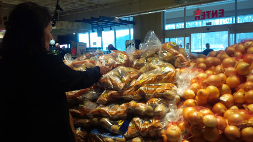 Shopping Mall «Crossroads Shopping Center», reviews and photos, 409 Tarrytown Rd, White Plains, NY 10607, USA