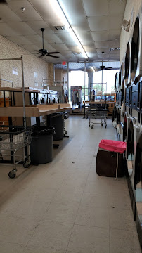 Front Beach Coin Laundry and Dry Cleaners - Photo 3 - Car repair in Panama City Beach, FL, Panama City