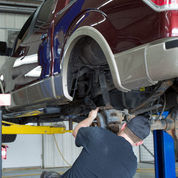 Auto Body Shop «Waln Repair & Collision Center», reviews and photos, 21 Williams Blvd, Fairfax, IA 52228, USA