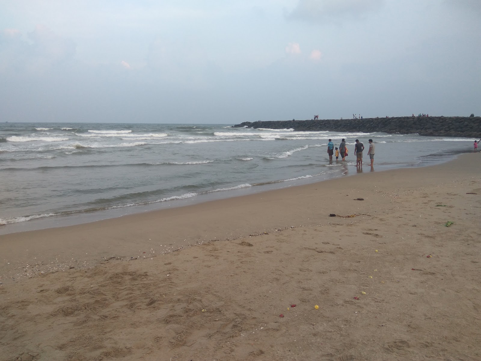 Foto von Tiruchanankuppam Beach mit beiger sand Oberfläche