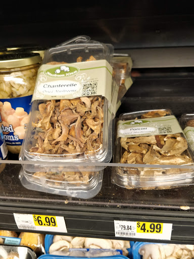 Shopping Mall «Walnut Hill Shopping Center», reviews and photos, 16529 S Frederick Ave, Gaithersburg, MD 20877, USA