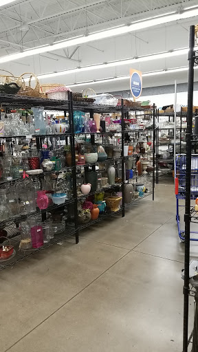 Thrift Store «7th & Bell Goodwill Retail Store & Donation Center», reviews and photos, 17037 N 7th Ave, Phoenix, AZ 85023, USA