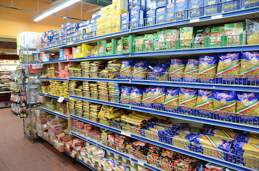 Produce Market «Rogers Park Fruit Market», reviews and photos, 7401 N Clark St, Chicago, IL 60626, USA