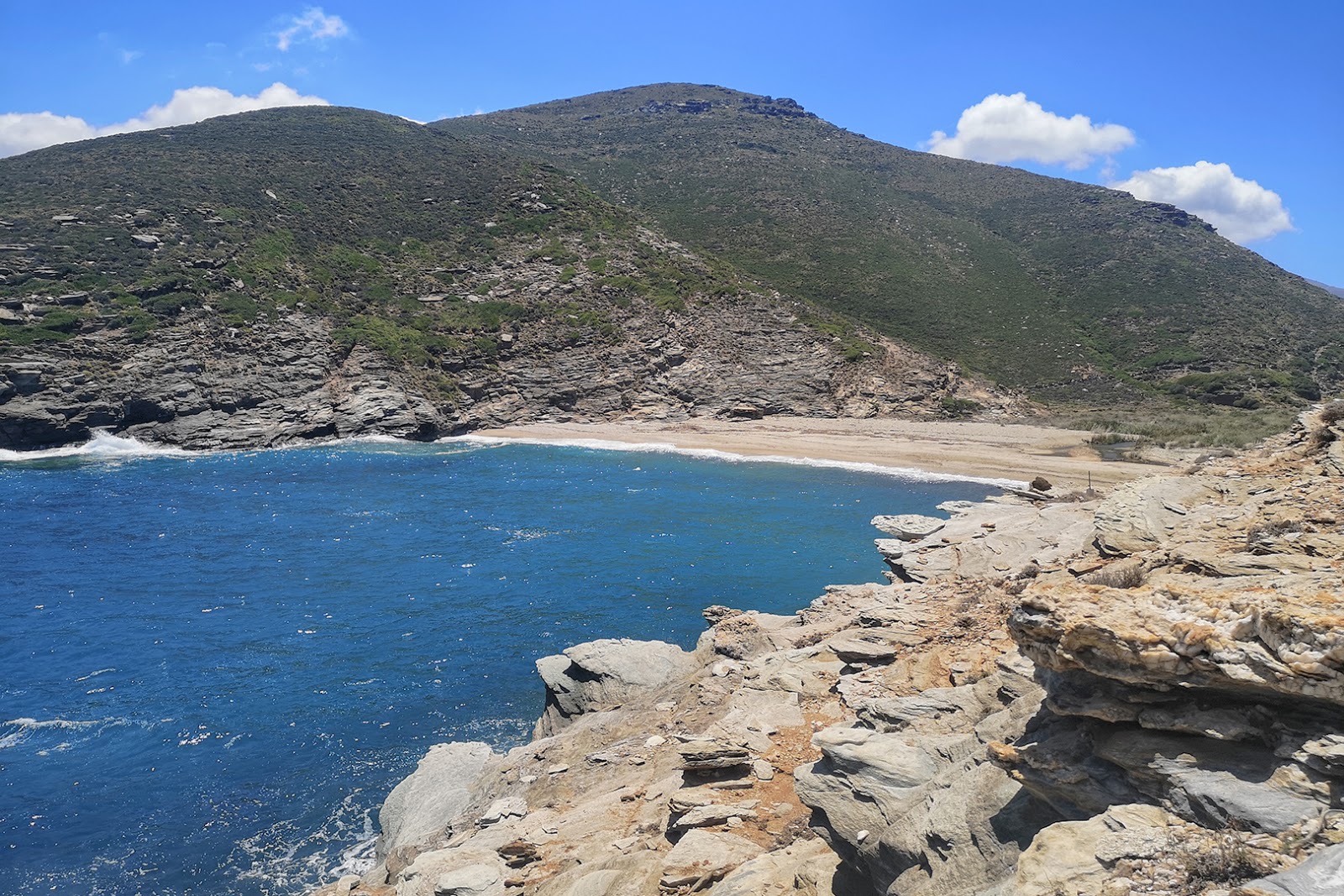 Foto di Paralia Lefka con una superficie del acqua cristallina