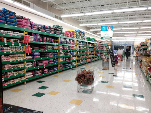 Pet Supply Store «Pet Supplies Plus», reviews and photos, 5092 Mayfield Rd, Lyndhurst, OH 44124, USA