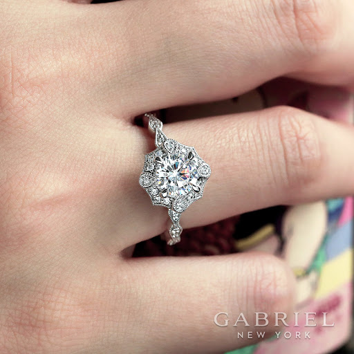 Jewelry Store «Lewis Jewelers», reviews and photos, 2705 S I-35 Service Rd, Moore, OK 73160, USA