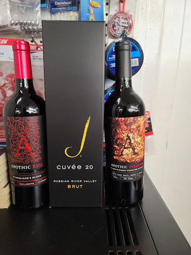 Supermarket «Memorial Beach Market», reviews and photos, 28 Healdsburg Ave, Healdsburg, CA 95448, USA