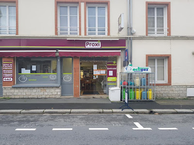 Proxi de la gare à Carentan-les-Marais