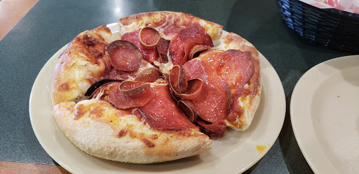 Pizza Restaurant «Round Table Pizza», reviews and photos, 5250 Faculty Ave, Lakewood, CA 90712, USA