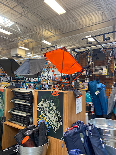 Camping Store «REI», reviews and photos, 735 NW Gilman Blvd, Issaquah, WA 98027, USA