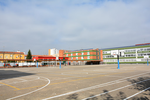 Colegio San Juan de la Cruz, Institución educativa privada en León,León