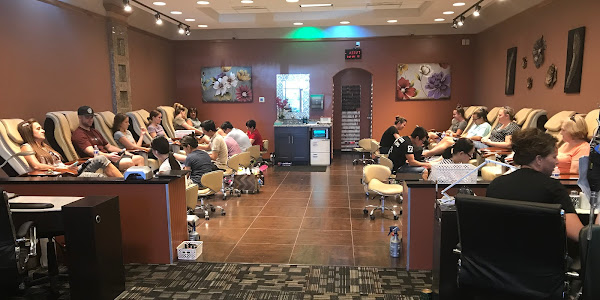 World Nails & Spa