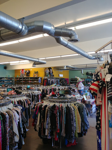 Used Clothing Store «Buffalo Exchange San Diego - Pacific Beach», reviews and photos, 1079 Garnet Ave, San Diego, CA 92109, USA