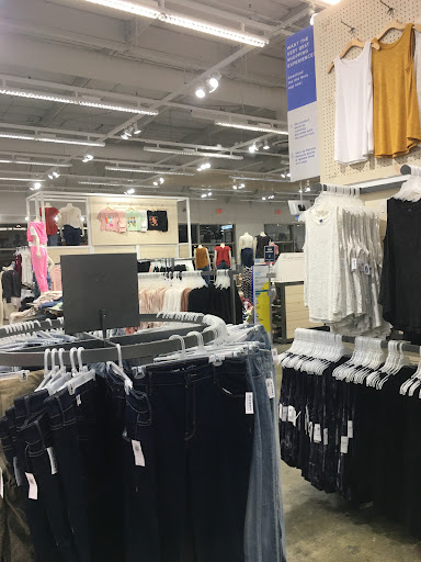 Clothing Store «Old Navy», reviews and photos, 901 S Coast Dr, Costa Mesa, CA 92626, USA