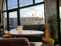 Atmosphère du Les Gens Heureux - Restaurant Café Boutique et Epicerie fine à Renaison - n°1
