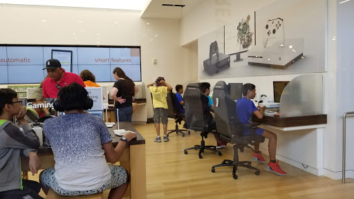 Computer Store «Microsoft Store», reviews and photos, 1 Garden State Plaza Blvd #2303, Paramus, NJ 07652, USA