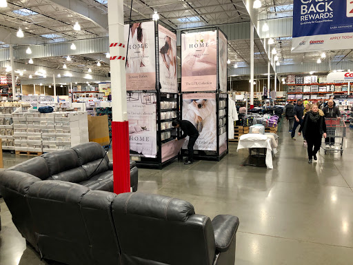 Shopping Mall «Argyle Square Shopping Center», reviews and photos, 8315 SW Jack Burns Blvd, Wilsonville, OR 97070, USA