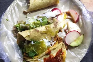 Tacos Y Tortas Reyes image