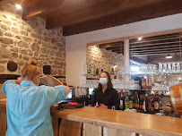 Atmosphère du L'Henriette restaurant (groupe 80 cvts) dans le Livradois Forez en Auvergne à 20 mn d'Ambert. Spécialité Auvergnate à Auzelles - n°4