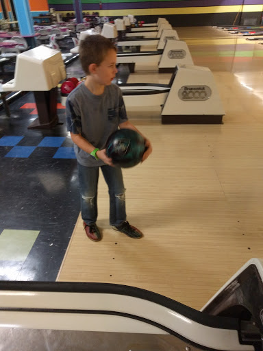 Bowling Alley «Bowl Mor Lanes», reviews and photos, 201 Highland Ave, East Syracuse, NY 13057, USA